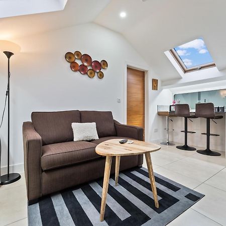 Exquisite 2-Bedroom Penthouse-Sleeps 7-Free Parking With Workstations & High-Speed Wifi Birmingham Eksteriør billede