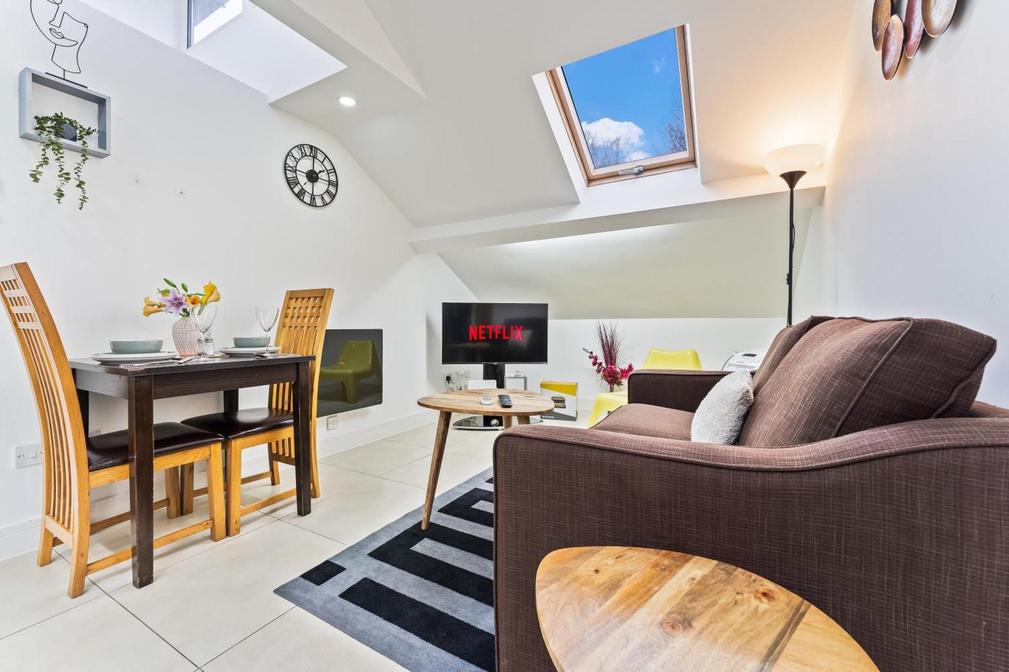 Exquisite 2-Bedroom Penthouse-Sleeps 7-Free Parking With Workstations & High-Speed Wifi Birmingham Eksteriør billede