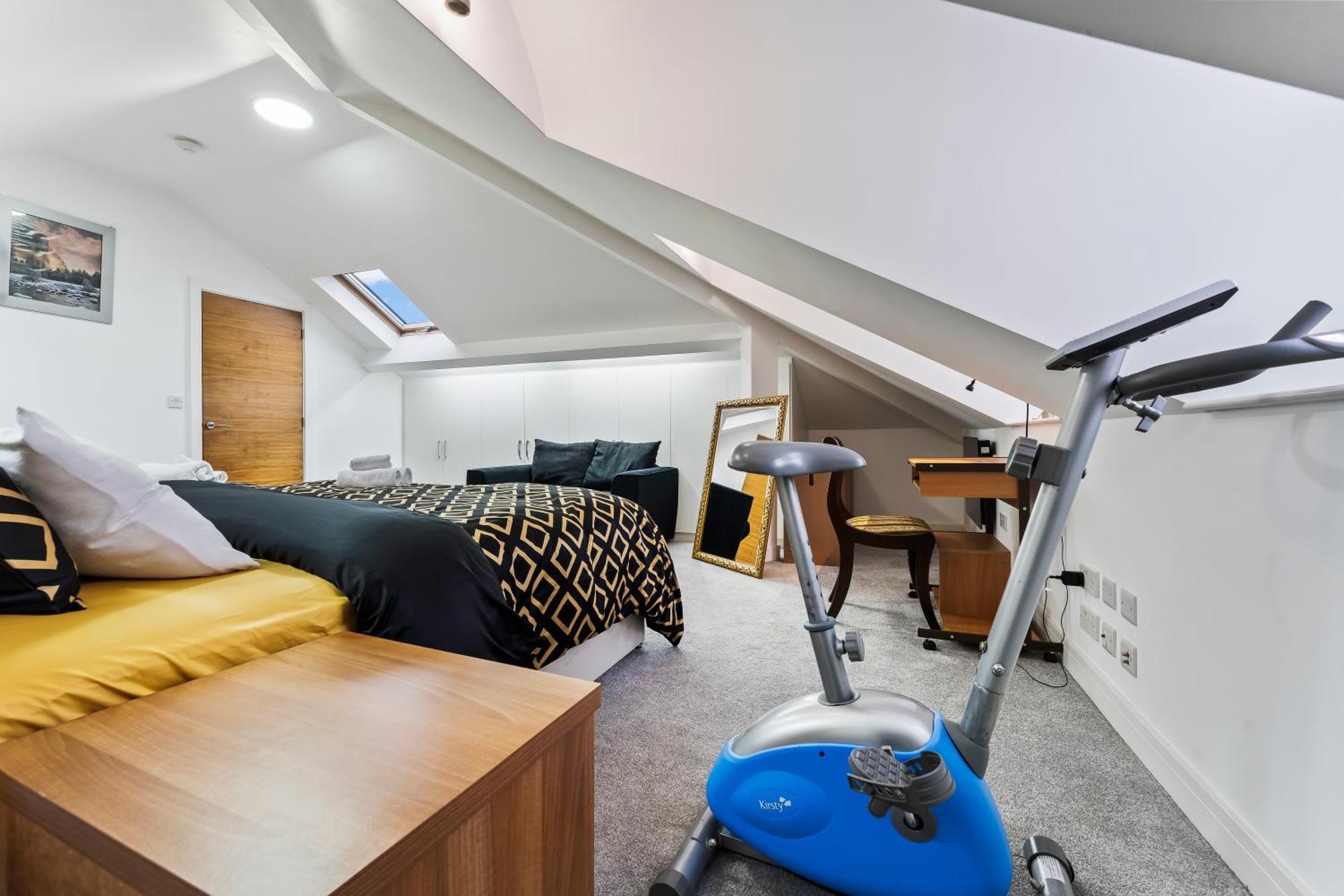Exquisite 2-Bedroom Penthouse-Sleeps 7-Free Parking With Workstations & High-Speed Wifi Birmingham Eksteriør billede