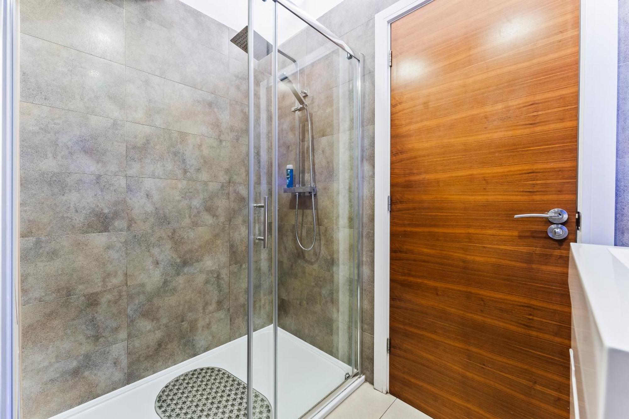 Exquisite 2-Bedroom Penthouse-Sleeps 7-Free Parking With Workstations & High-Speed Wifi Birmingham Eksteriør billede