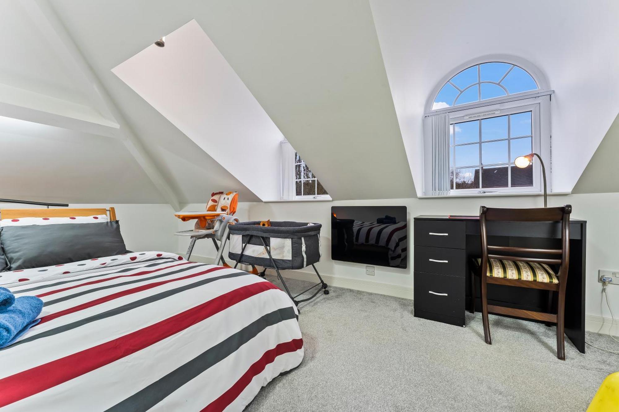 Exquisite 2-Bedroom Penthouse-Sleeps 7-Free Parking With Workstations & High-Speed Wifi Birmingham Eksteriør billede