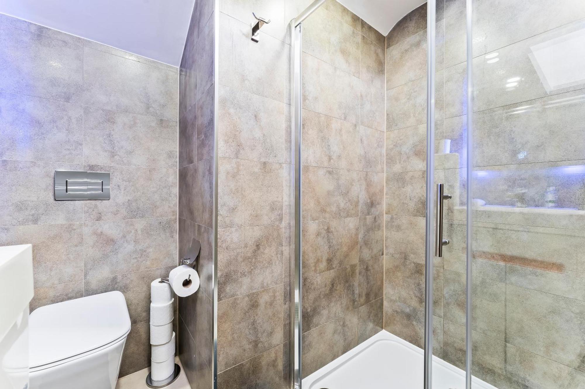 Exquisite 2-Bedroom Penthouse-Sleeps 7-Free Parking With Workstations & High-Speed Wifi Birmingham Eksteriør billede