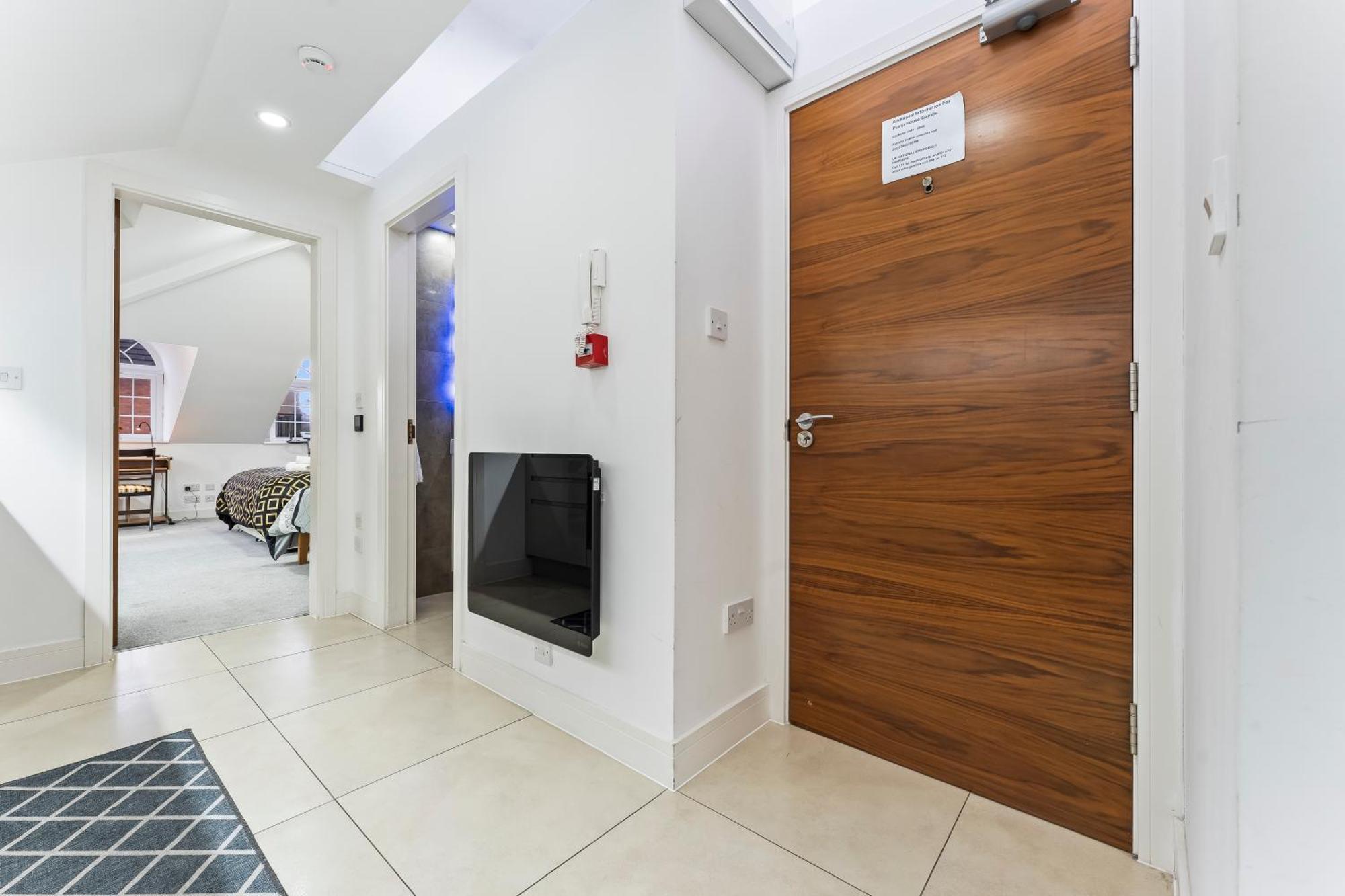 Exquisite 2-Bedroom Penthouse-Sleeps 7-Free Parking With Workstations & High-Speed Wifi Birmingham Eksteriør billede