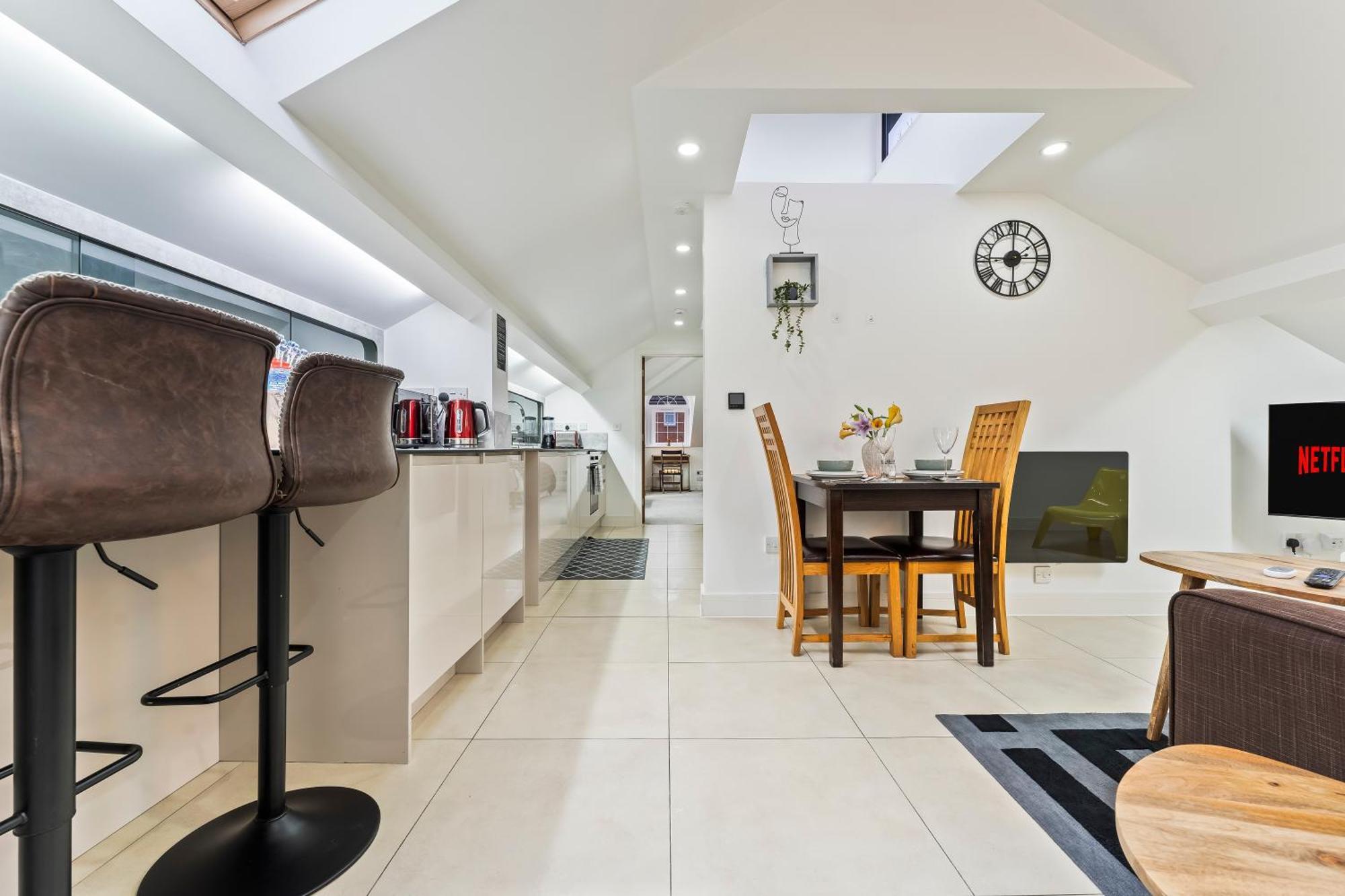 Exquisite 2-Bedroom Penthouse-Sleeps 7-Free Parking With Workstations & High-Speed Wifi Birmingham Eksteriør billede