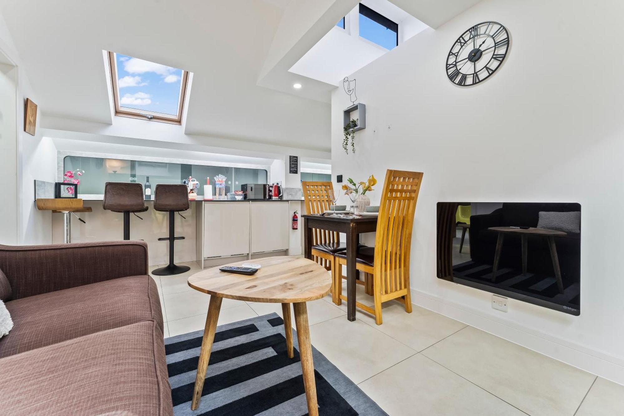 Exquisite 2-Bedroom Penthouse-Sleeps 7-Free Parking With Workstations & High-Speed Wifi Birmingham Eksteriør billede