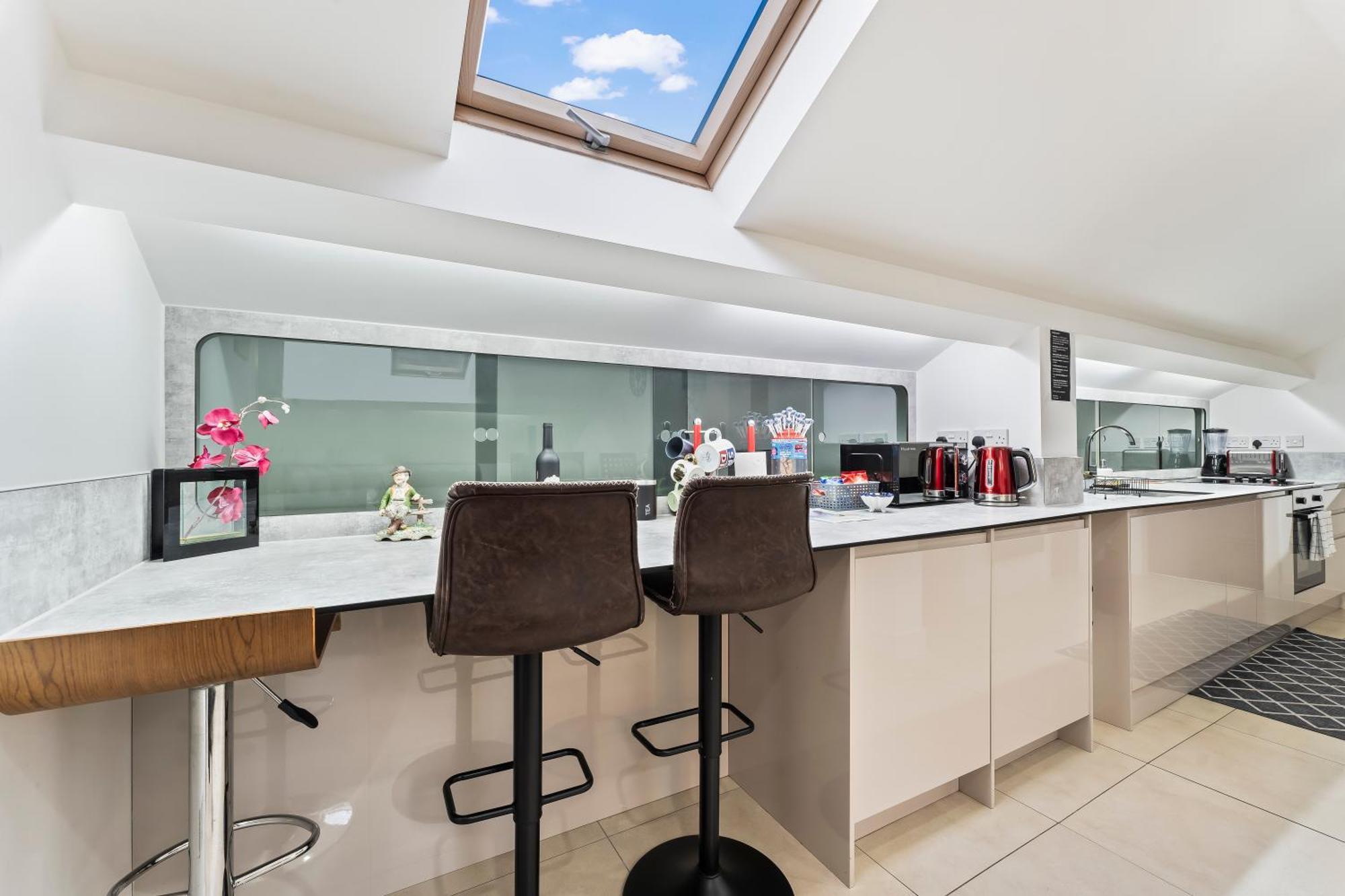 Exquisite 2-Bedroom Penthouse-Sleeps 7-Free Parking With Workstations & High-Speed Wifi Birmingham Eksteriør billede