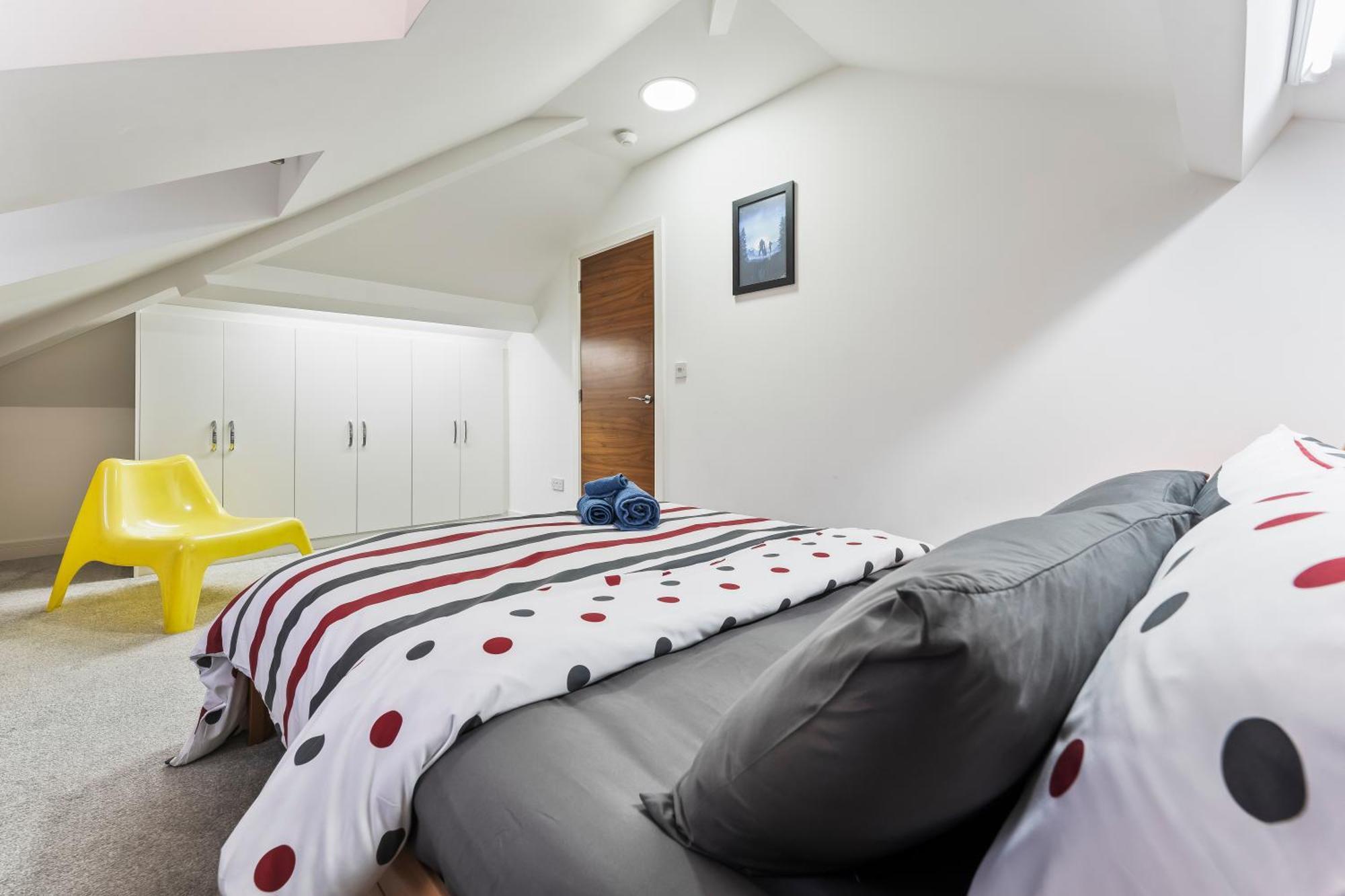 Exquisite 2-Bedroom Penthouse-Sleeps 7-Free Parking With Workstations & High-Speed Wifi Birmingham Eksteriør billede