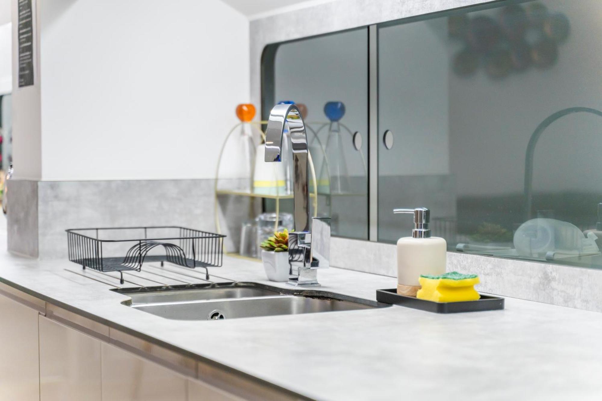 Exquisite 2-Bedroom Penthouse-Sleeps 7-Free Parking With Workstations & High-Speed Wifi Birmingham Eksteriør billede